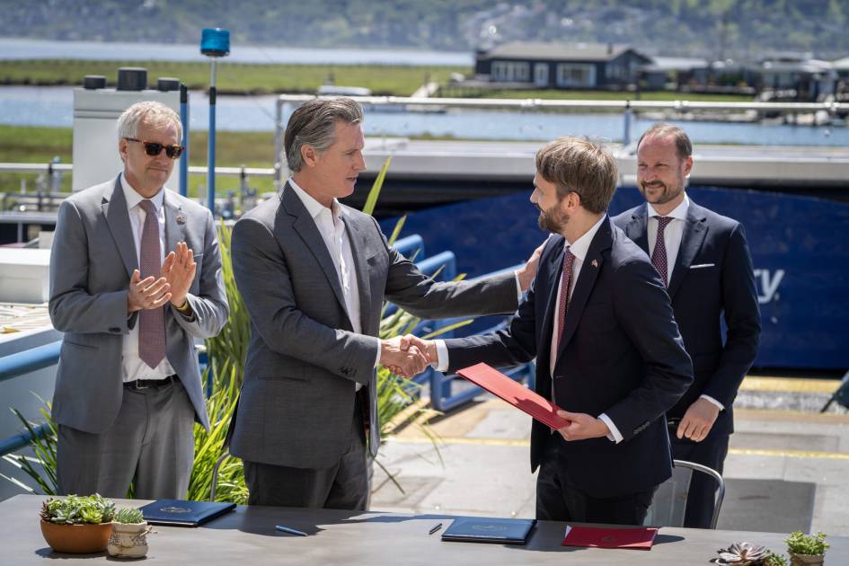 Governor Newsom shakes hands with Jan Christian Vestre, Norway’s Minister of Trade
