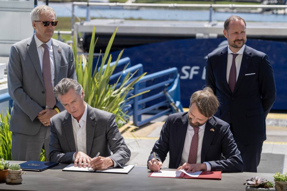 Governor Newsom signs joint statement on new Norway-California memorandum of understanding. 