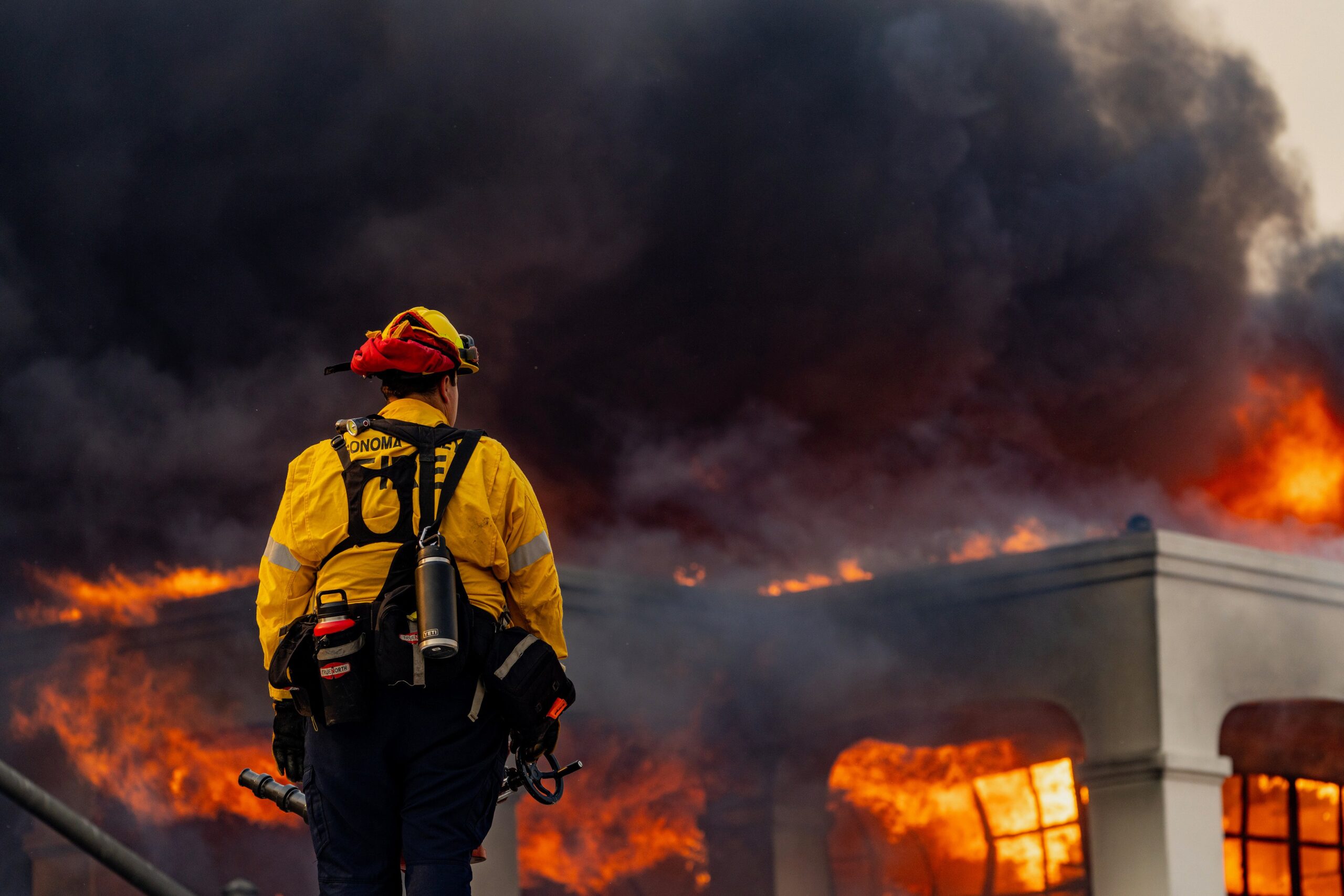 California Wildfire Response: Over 7,500 Firefighters and Emergency Personnel Mobilized for Los Angeles Fires